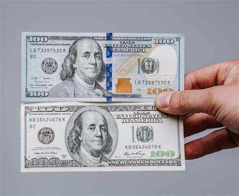 Premium Photo A Comparison Of The Old And New 100 Dollar Bills