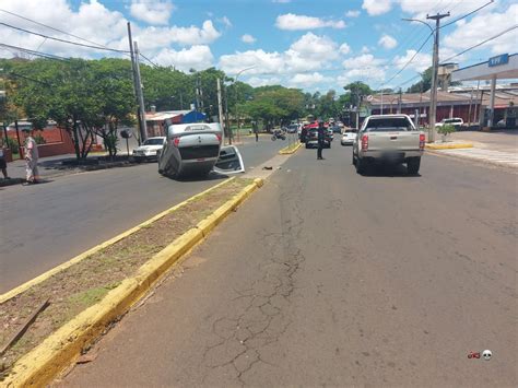 Choque Y Vuelco En Avenidas Andresito Y Lavalle