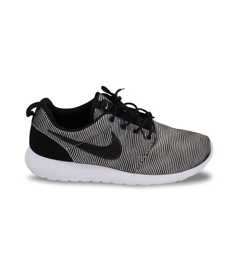 Roshe Run Black And White Womens