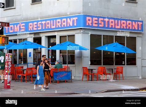 Toms 2880 Broadway New York Nyc Storefront Photo Of An Iconic Diner