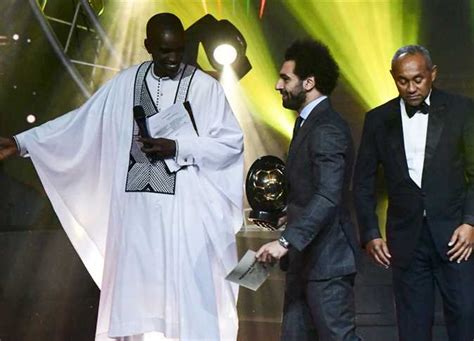 محمد صلاح عقب تتويجه بجائزة الأفضل في أفريقيا أبو تريكة نجم كل العصور