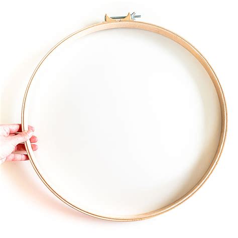 10 alternative ideas for using embroidery hoops | Studio Koekoek