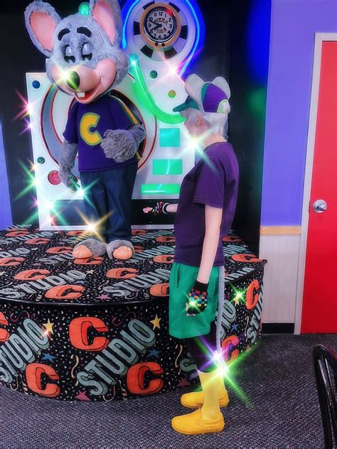 Chuck E Cheese Eastgate Ohio Chuck E Cheese Chucks Showbiz Pizza