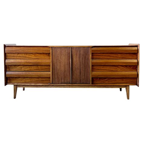 Mid Century Modern Lane First Edition Triple Dresser Credenza At 1stdibs Lane Credenza