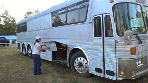 Pin by DAN MCLAREN on Tour bus | Bus, Silver eagles, Eagle