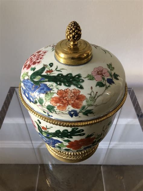 Vase couvert au paon dépoque Qianlong XVIIIe siècle N 108292