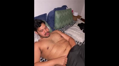 トレーニング後にカミングするのを見てください Pornhub Gay