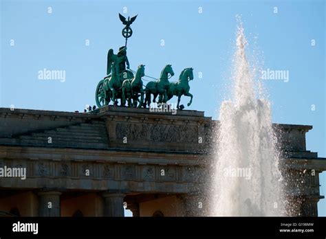 Quadriga, Brandenburger Tor, Berlin Stock Photo - Alamy