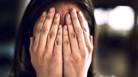 12 Jährige im Freibad belästigt Sex Täter auf der Flucht oe24 at