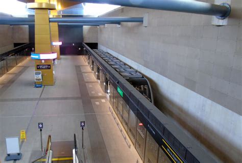 Luton Dart Airport Station Thomas Nugent Cc By Sa Geograph