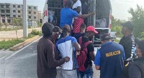 DGM Deporta A Decenas De Nacionales Haitianos Detenidos En El Parque