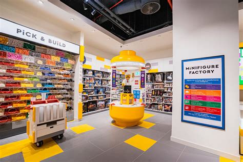 A personalização da Lego a lingerie icónica da Victorias Secret e a tecnologia da Zara 3