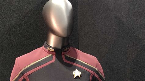 Star Trek Picard Close Look At New Starfleet Admiral Uniform