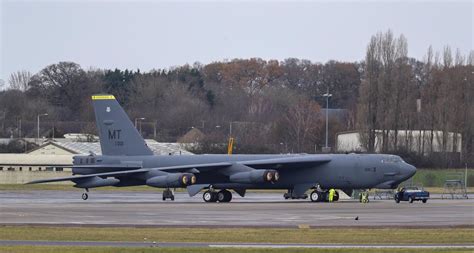 Runido La Raf Británica Intercepta A Dos Aviones Militares Rusos Cerca De Su Espacio Aéreo En