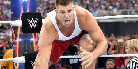 Ex Patriot Rob Gronkowski Has Signed A Wwe Contract