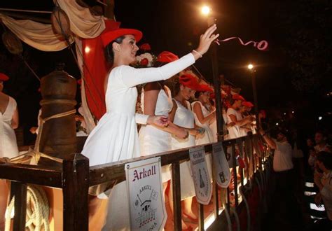 Fotos Presentaci N De Cantineras Del Alarde De Hondarribia El Diario