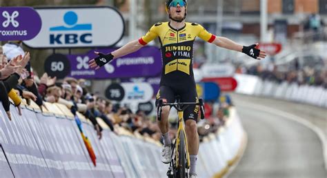 Van Baarle Isolado Para A Vit Ria Na Omloop Het Nieuwsblad Depois De