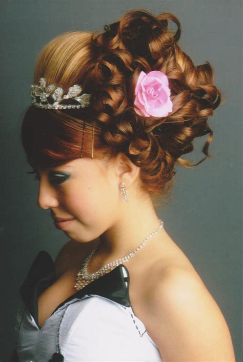 Sweet 11 Hairstyle Suggestions For The Quinceañera Celebration ...