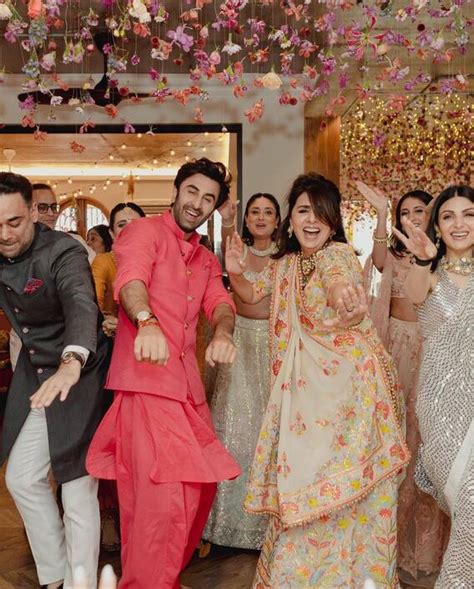 Ranbir Alia Marriage Alia Bhatt Shares Her Mehndi Ceremony Photos With