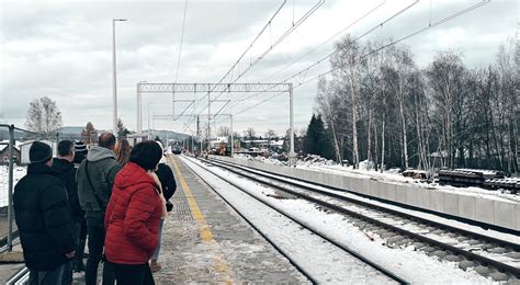 Utrudnienia Na Kolei Marzn Cy Deszcz Parali Uje Ruch Poci G W