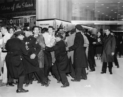Candid Photos Of Marilyn Monroe At The Premiere Of Some Like It Hot At The Lowes Capital