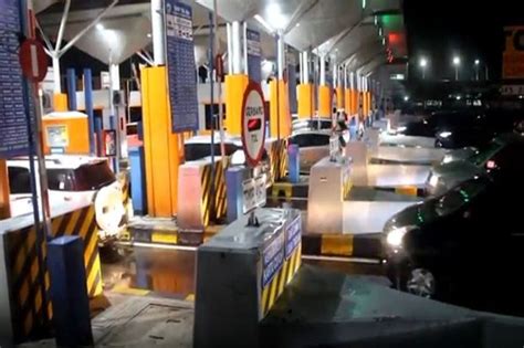 Arus Balik Libur Panjang Gerbang Tol Cipali Dipadati Kendaraan