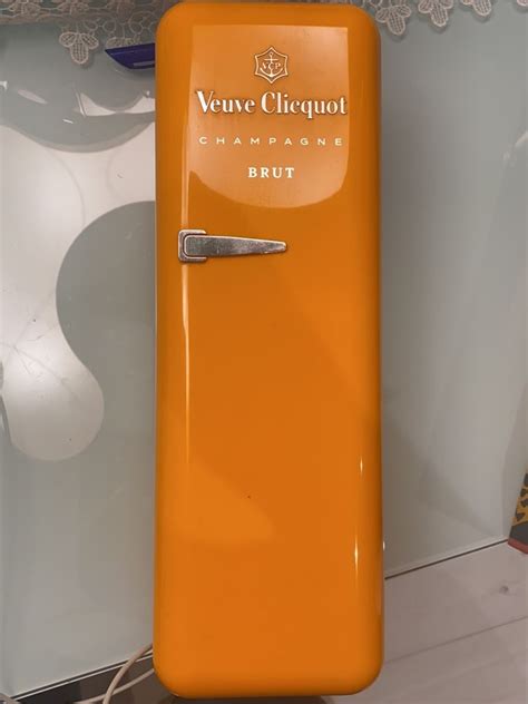 Caixa Champagne Veive Clicquot Em Formato De Geladeira Item De