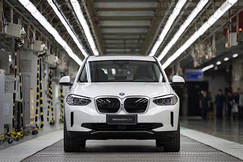 Here Comes the Chinese-Made BMW iX3, First One Rolls Off the Lines ...