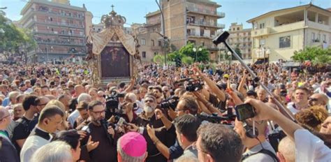 Reggio Si Stringe Attorno Alla Sua Patrona La Consegna Del Quadro