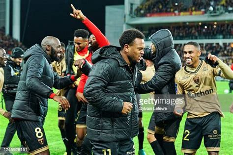 Players of RC Lens celebrate winning during the Ligue 1 match between ...