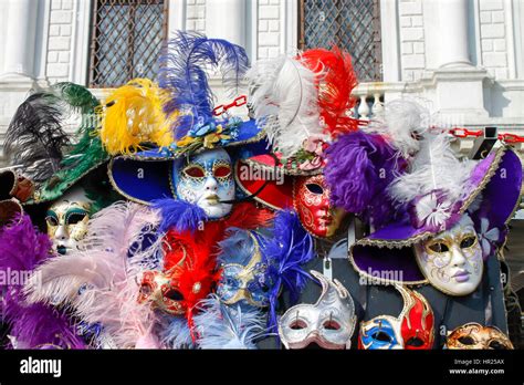 Karneval In Venedig Wei E Masken Fotos Und Bildmaterial In Hoher