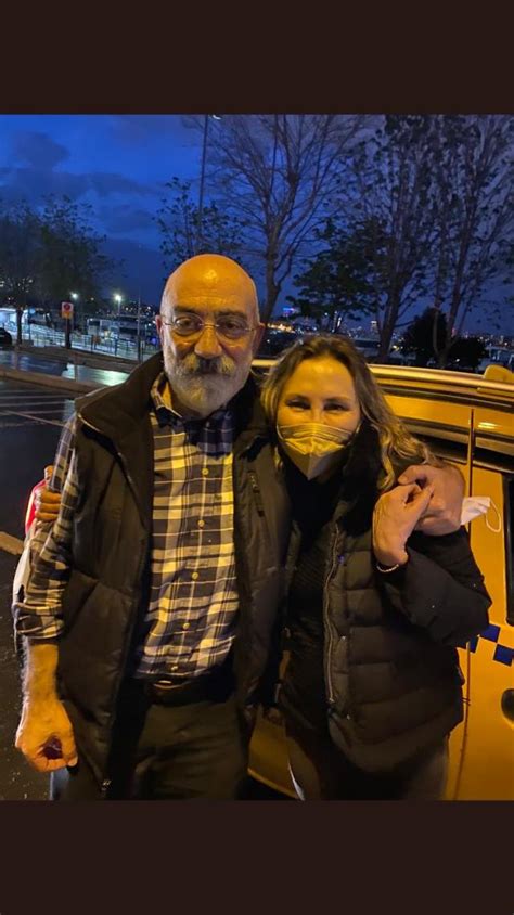 Ahmet Altan tahliye edildi İşte cezaevi çıkışı ilk fotoğrafı Son Dakika