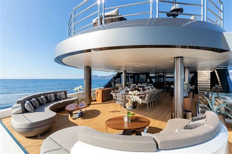 Deck Aft Image Gallery – Luxury Yacht Browser | by CHARTERWORLD ...