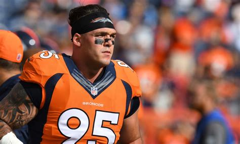 Derek Wolfe injury: Denver Broncos DE has hairline fracture in elbow