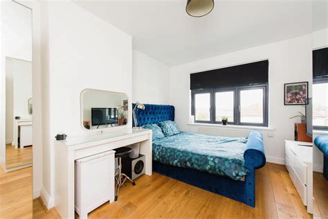 2 Bedroom Maisonette For Sale In Hook Road Surbiton KT6 5BZ