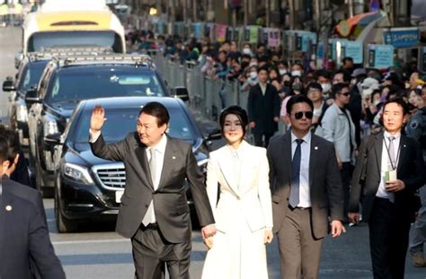 대통령의 대구 서문시장 활용법 한국일보