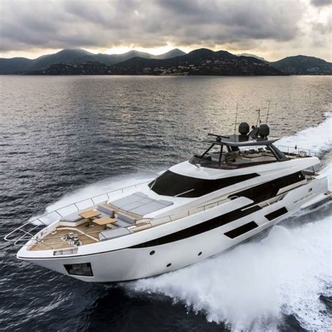 Iate A Motor De Cruzeiro Ferretti Yachts Flybridge V