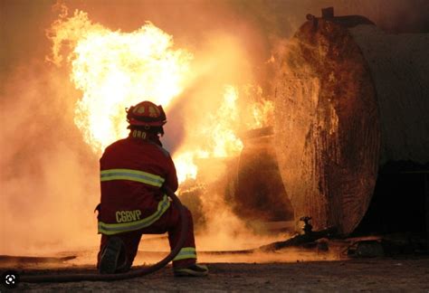 La Victoria Incendio De Gran Proporción Dejó Como Saldo Dos Vehículos