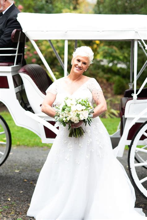 Anne Burrell marries Stuart Claxton in Upstate New York