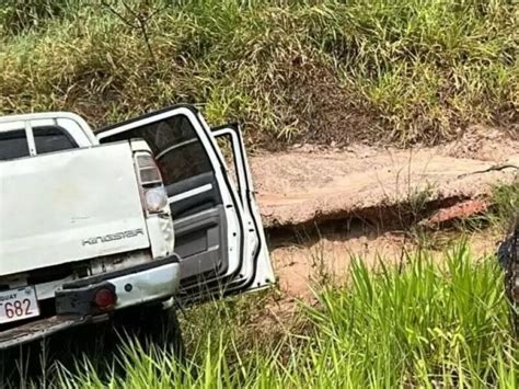 Caminhonete capota várias vezes e empresário morre durante acidente em