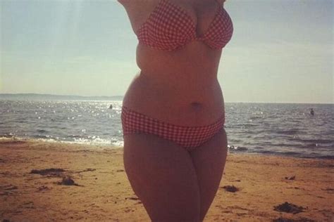 Hot Sexy Mary Fuller Bikini Pics