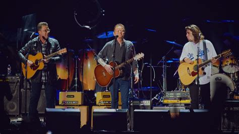 Photos The Classic West With The Eagles Fleetwood Mac And More At Dodger Stadium Buzzbands La