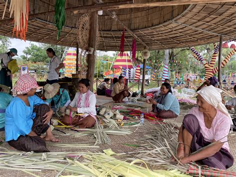 Siem Reap Elder Artisans Fear an Uncertain Future for Traditional