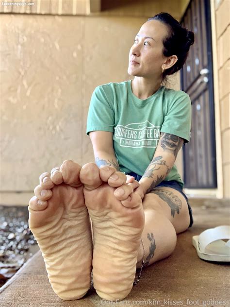 Kim Kisses Foot Goddess Nude OnlyFans Leaks The Fappening Photo