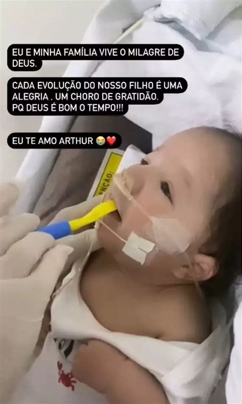 Zé Vaqueiro emociona ao mostrar seu bebê especial comendo pela primeira