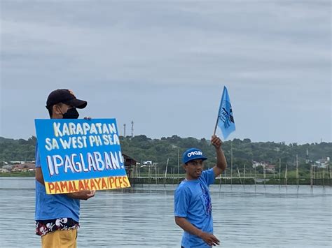 Cnn Philippines On Twitter Look Fishermen Hold Coordinated Coastal