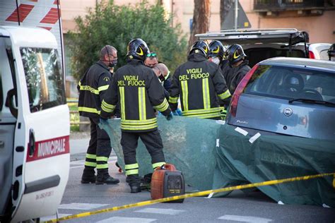 Morta In Bici A Pisa Investita Davanti Al Marito Da Un Uomo Con