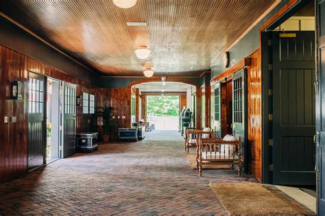 A Timeless Horse Barn Design in Connecticut - STABLE STYLE