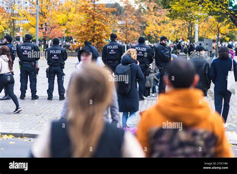 Pro Palästina Demonstration am Neptunbrunnen Nähe Alexanderplatz