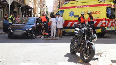 Un Motorista Herido En Palma Al Saltarse Un Coche Un Ceda El Paso Y